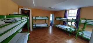 Проживание в семье New Street Lodge Килларни Кровать в общем номере для мужчин и женщин с 10 кроватями-1